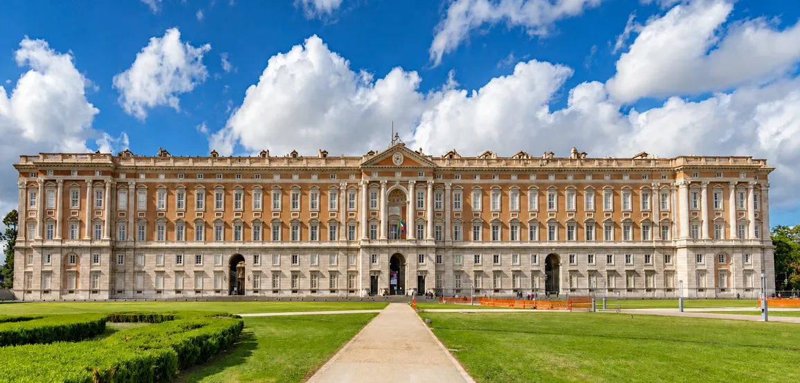 Campania Reale, palazzi e fortezze
